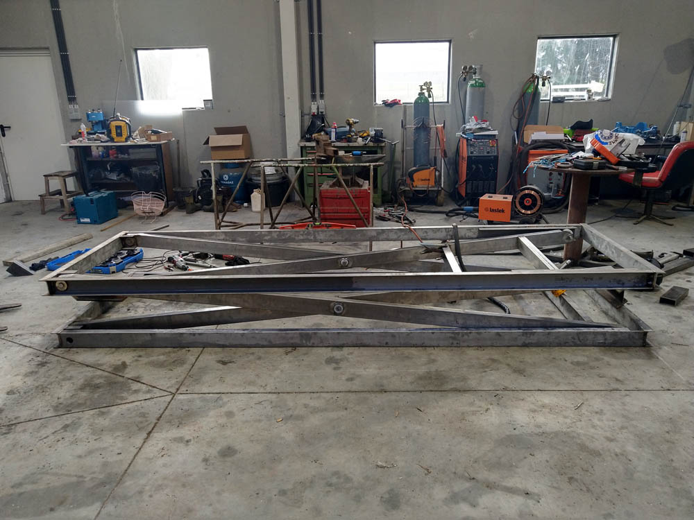 Schaarlift voor melkstal